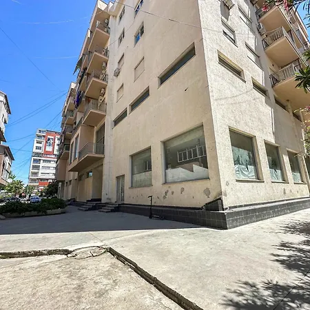 Interstellar 830 Mini-hôtel Durrës