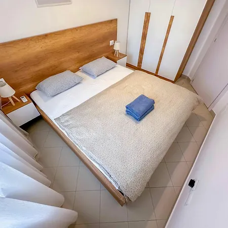 Mini-hôtel Interstellar 830